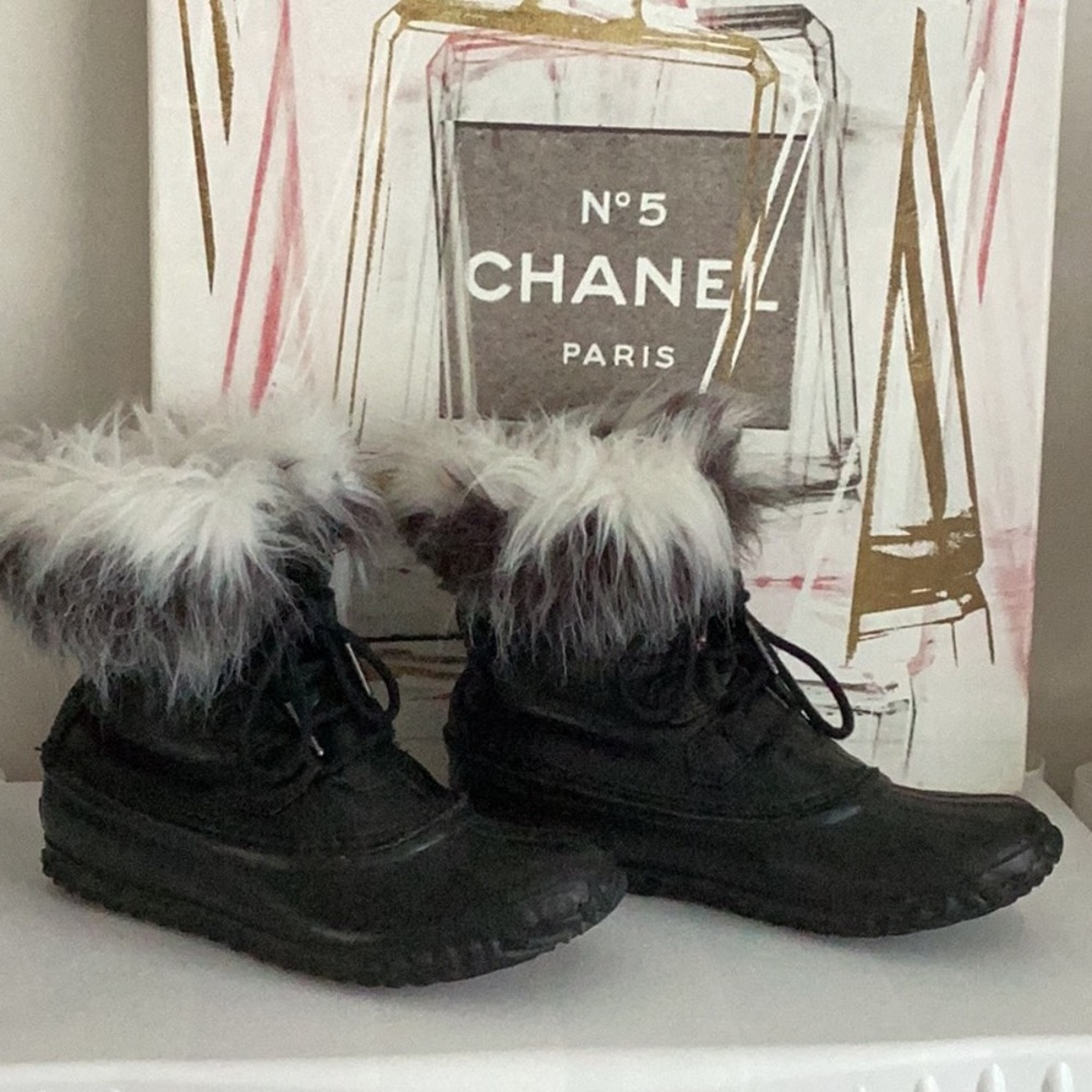 SOREL  black leather furry waterproof boot